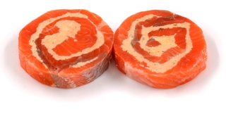 Форель рулет из филе с сыром на подложке производство цех